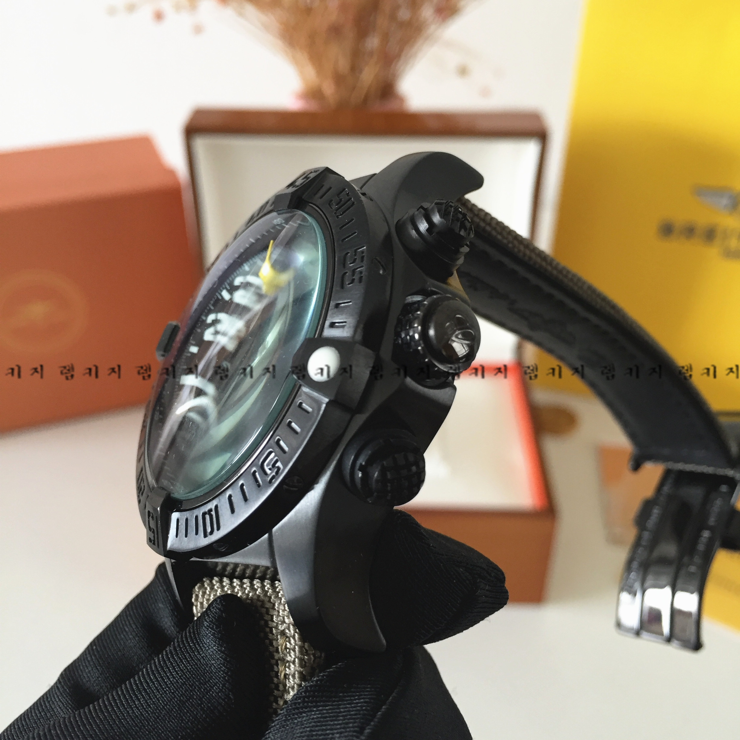 브라이틀링 어벤저 허리케인 밀리터리 가죽밴드 시계